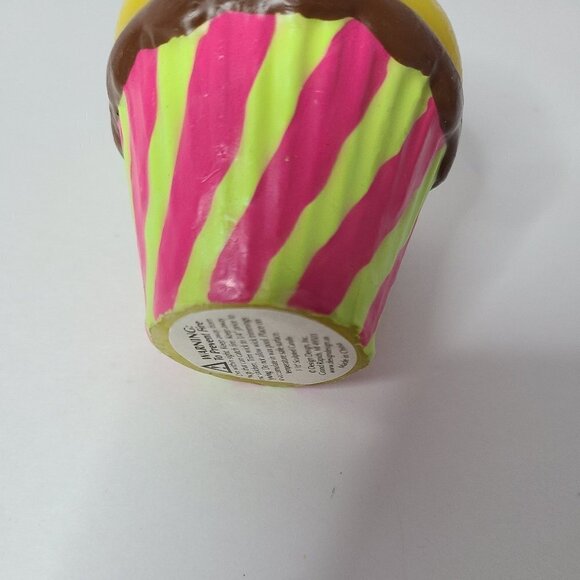 CUPCAKE Shaped Candle Multicolor Art Deco - Picture 3 of 5